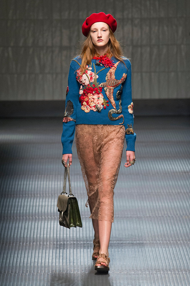 gucci-fall-2015-runway-printed-sweater-lace-skirt-red-beret